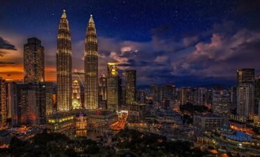 kuala lumpur, petronas twin towers, cityscape-1820944.jpg